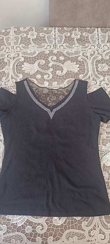 qara maz: Qadın bluzu – qara rəng - Model: qısa qollu, çiyin hissəsində kəsik — 2