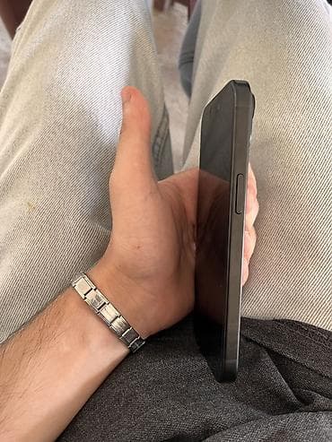 isti su: IPhone 15, 128 GB, Qara, Face ID — 6