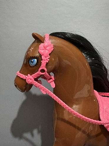 at satisi azerbaycan: Uşaq oyuncağı – at fiquru - Material: plastik gövdə, süni saçdan uzun — 2