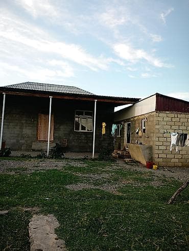 ecemı kıraye evler: Satılır: həyət evi və geniş torpaq sahəsi Ümumi xüsusiyyətlər: - Bir — 2
