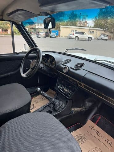 ваза напольная керамическая высокая: VAZ (LADA) 2106: 1.1 l | 1990 il 2500 km Sedan — 6