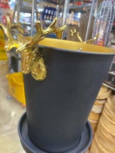 подарок для мужчины: Qara rəngdə, maral başlıklı, qızılı iç hissəli şampan vedrəsi — 2