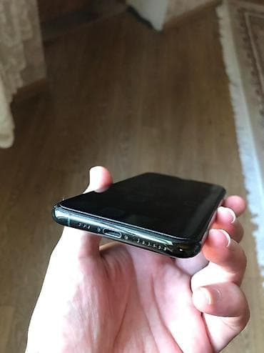 samsung a33 ekran: IPhone 11 Pro — 4