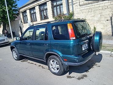 baqaj: Honda CR‑V (1-ci nəsil) – yaşıl rəngli, 5 qapılı, şəhər və yüngül — 7
