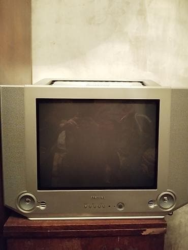Samsung kineskop televizor - Ekran: təxmini 28–32 düym (4:3 nisbəti) — 2