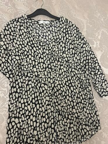 esey sudu kremi: Mango markalı, qara və ağ rənglərdə heyvan naxışlı, V-yaxalı qadın — 1