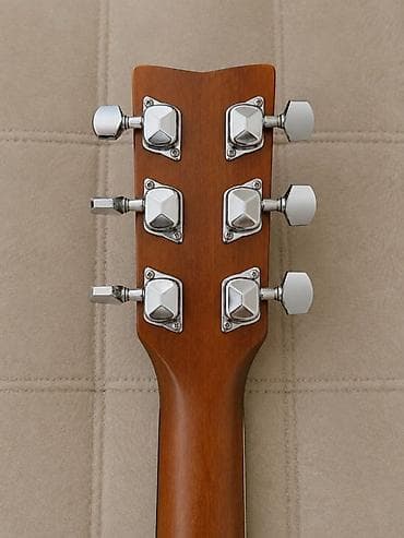 gitara: Akustik gitara, Yamaha, 6 sim, İşlənmiş, Ünvandan götürmə — 6