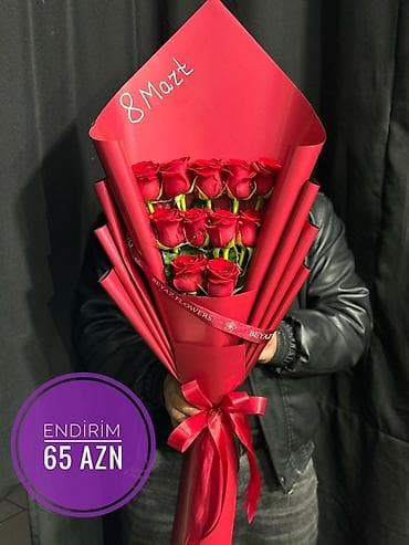 gəlin gülləri: 8 Mart üçün xüsusi gül kompozisiyası – şəffaf kvadrat qutuda qırmızı — 5