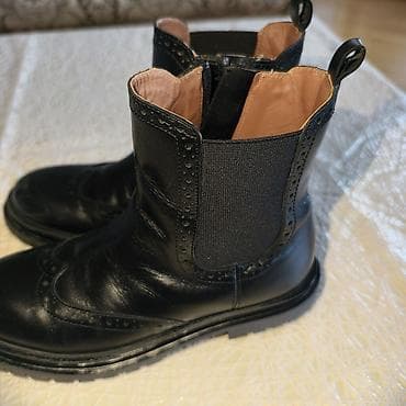 Çəkmələr: Zara uşaq çəkmələri – qara dəridən, broq (perfora) dekorlu dizayn. - — 2