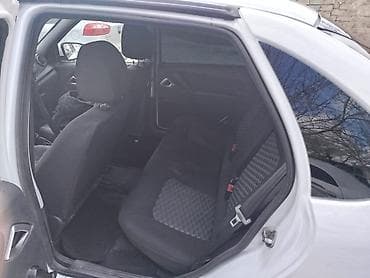 teker 235 45 17: Lada Granta sedan, ağ rəng. - Kuzov: 4 qapılı sedan, kuzovda arxa sağ — 6