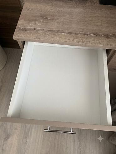 taxt satilir: Embawood dan alınıb.Qonaq yataq otaginda istifade olunub. Heç bir — 8