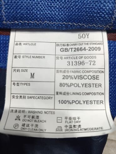 yeni model kurtkalar: Mavi rəngdə, damalı dizaynlı kişi pencəyi. İki düymə ilə bağlanır, yan — 7