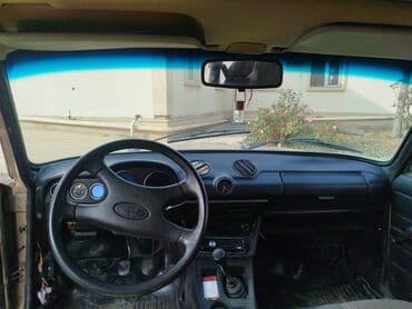 ваза стеклянная прозрачная высокая без узора: VAZ (LADA) 2106: 1.6 l | 1990 il — 3