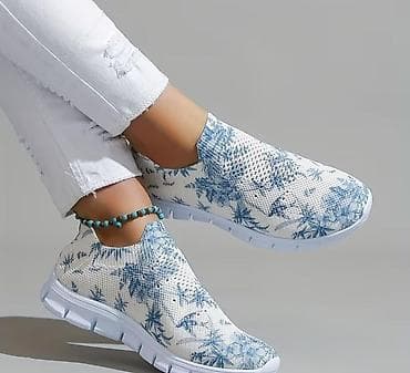 Qadınlar üçün slip-on idman ayaqqabısı - Rəng: ağ əsas üzərində mavi at lalafo.az Qadınlar üçün slip-on idman ayaqqabısı - Rəng: ağ əsas üzərində mavi