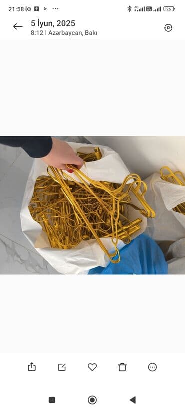 вешалки напольные для одежды деревянные дорогие: Məhsul: Metal paltar asılqanları – qızılı rəng Təsvir: - Zərif qızılı — 1