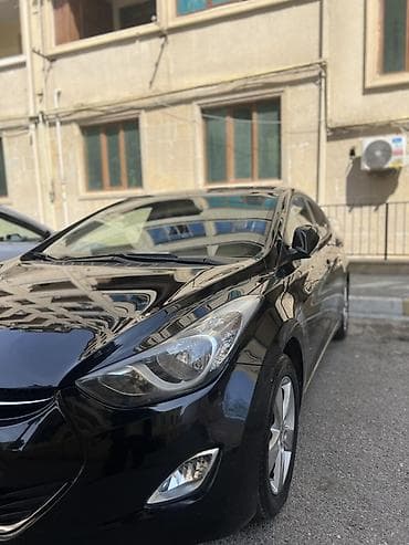 93 opel astra: Hyundai Elantra: 1.6 l | 2012 il Sedan — 4