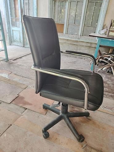 tek stullar: İşlənmiş, Təkərli, Qolları tənzimlənmir, Süni dəri — 1