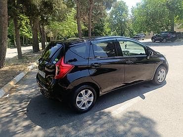 ucuz avto: Nissan Note, qara rəng, 5 qapı, şəhər üçün kompakt və ekanom maşındır — 4