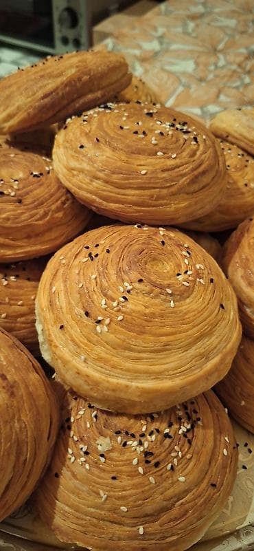 Evdə hazırlanmış şirniyyatlar və tortlar - Qat-qat xəmirli, üzəri