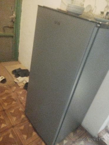 Tək qapılı soyuducu - Rəng: metalik boz - Kompakt ölçülü, dar