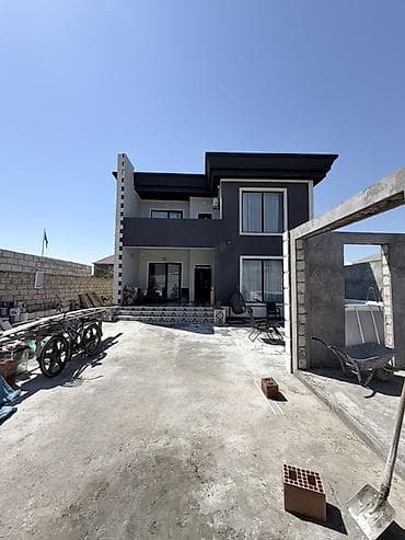 50 mine heyet evleri: İki mərtəbəli müasir həyət evi - Beton hasarlı geniş həyət, avtomatik — 2