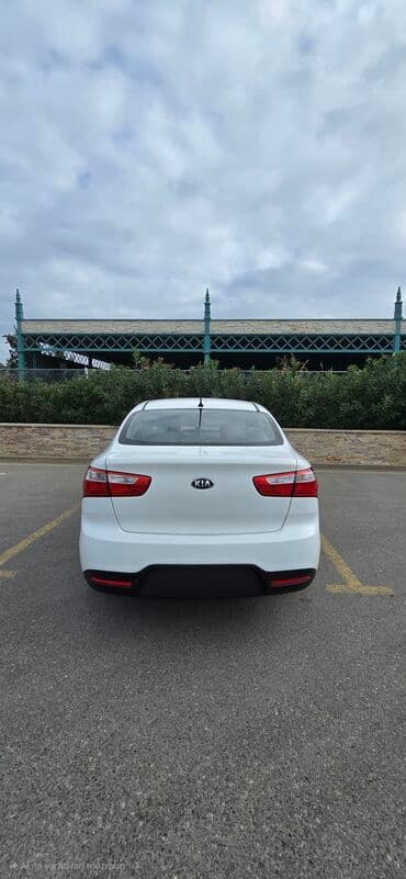 mersedes c 230: Kia Rio: 1.4 l | 2012 il Sedan — 7