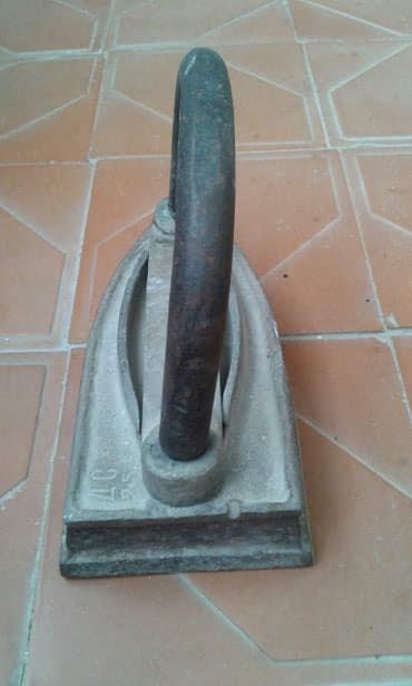 qedimi xalcalar: Agir demir utu. demir utuler coxdu bununkimisi yoxdu . Cunki bunun — 5