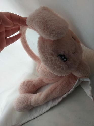 qış paltarı: Məhsul: Pliuş qulaqcıq/ earmuff – çəhrayı, dovşan fiqurlu Təsvir: - — 2