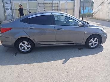hyunday i10: Hyundai Accent: 1.5 l | 2013 il Sedan — 10