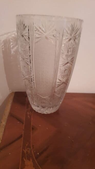 Digər ev dekoru: Çexiyanın 70- ci illərin əl işi güldanı. Qiymət 250 manat — 2