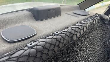 surət qutusu: Daewoo Nexia sedanı - Kuzov: 4 qapılı sedan, açıq gümüş rəng - Nömrə — 10