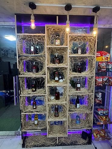 Viski ücün magaza vitrini işiqlidir.Qiymet 250 azn Unvan Babek — 1