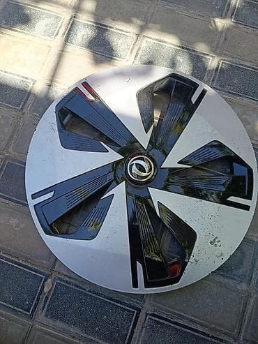 Dong feng madelindi 1 ədəddi . qırığı falan yoxdu