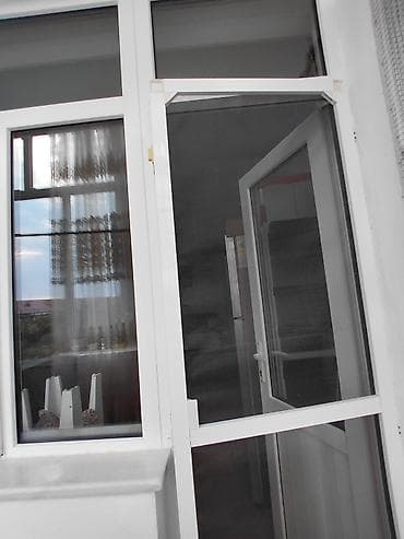 qapi ucun setkalar: PVC pəncərə və qapı üçün ağ rəngli torlu (anti-moxel) açılan çərçivə — 1