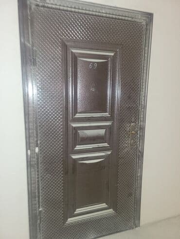 qapı sexi: Metal giriş qapısı - Material: polad/metal konstruksiya - Rəng: tünd — 1