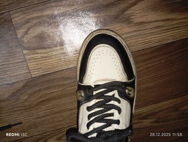 kamuflyaj kişi tolstovkaları: Ayaqabı satılır 42 razmer göy 6₼ ağ 5₼ ikisini alana endirim olacaq — 3