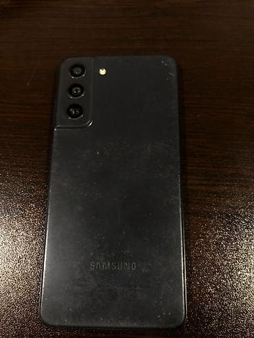 ipad 6: Samsung S21FE modelidir. Cibimde sixildigi ucun ekranina xett dusdu — 1