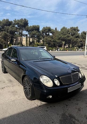 mercedes 211: Mercedes-Benz E 220: 2.2 l | 2002 il Sedan — 4