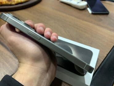 52 telefon: IPhone 15 Pro Max, 256 GB, Space Gray, Face ID — 3