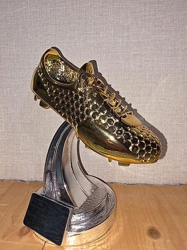 idmana aid resimler: Qızıl rəngli futbol butsu 65 AZN 95 azne alinibdir - Material: parlaq — 2