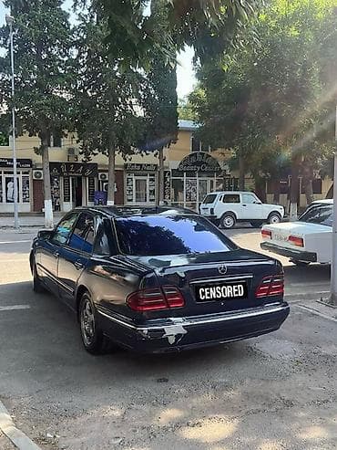 bmw e60 m: Mercedes-Benz 220: 2.2 l | 2000 il Sedan — 3