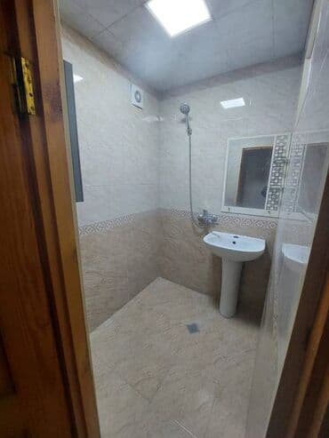 ucuz evler xirdalanda: Bakı, 2 otaqlı, Köhnə tikili, m. Xalqlar Dostluğu, 50 kv. m — 6