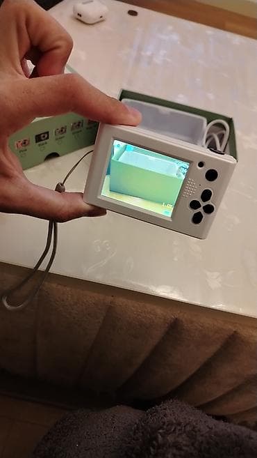 mikro sd kart: Rəqəmsal fotoaparat – ağ rəng Xüsusiyyətlər: - 50.0 MP yazısı olan — 2