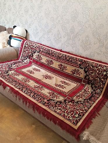 divan örtükleri: Divan və ya çarpayı üzəri üçün klassik naxışlı örtük. Üzərində iri və — 4