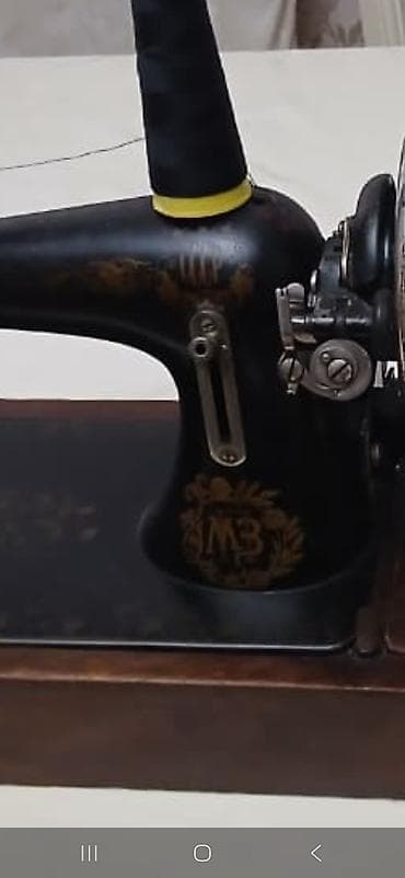 Elektrikli tikiş maşını – mexaniki korpuslu, ağac əsaslı platformada