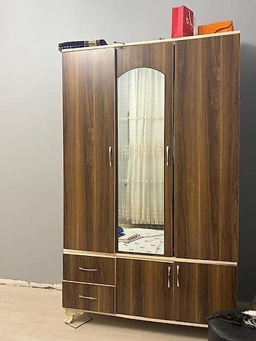 alt stolu: Geniş tutumlu paltar şkafı - Material: ağac teksturalı laminat — 2