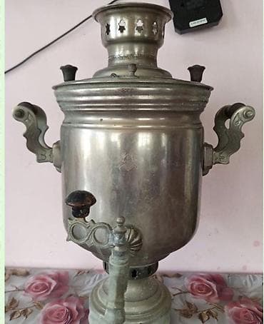 samovar aliram: Klassik samovar. Metal gövdəli, iri həcmli və dekorativ işləməli — 1