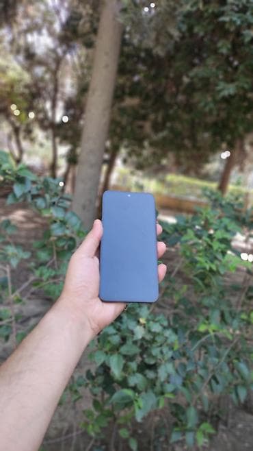 agdaş telefon: Barter var Smartfon – zərif tünd boz rəngli korpus, şüşəparıltılı arxa — 2