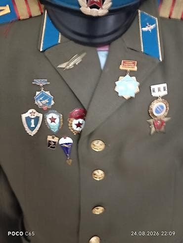 imzalı forma: Sovet əsgər forması medallar ile bir yerde — 2
