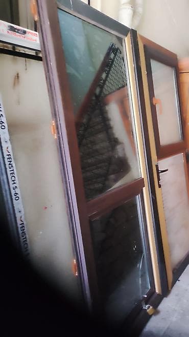 plastik pencere usta: Pkastik qapılar 2 ıdıd və 1 ədəd böyük. ekran pıncərə qapı — 1